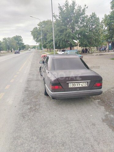 Mercedes E 200 1993, 258,000 km - 2.0 l - Şəki