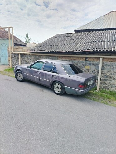 Mercedes E 200 1993, 258,000 km - 2.0 l - Şəki