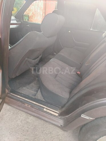 Mercedes E 200 1993, 258,000 km - 2.0 l - Şəki