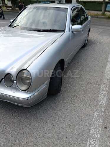 Mercedes E 240 2001, 239,000 km - 2.6 l - Bakı