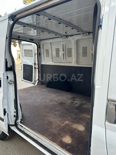 Ford Transit-9