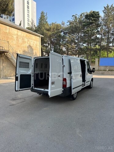 Ford Transit-13