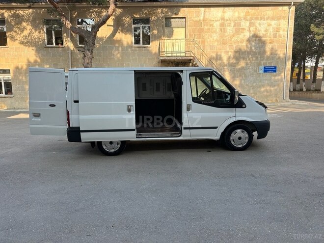 Ford Transit-12