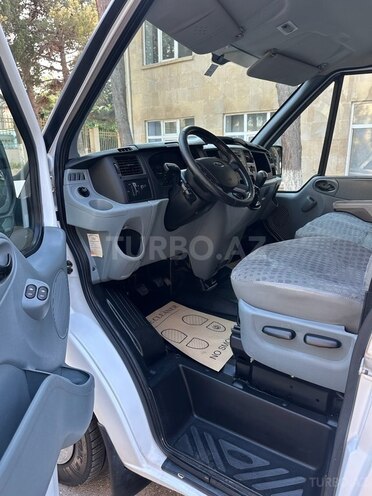 Ford Transit-17