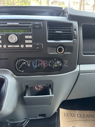 Ford Transit-21