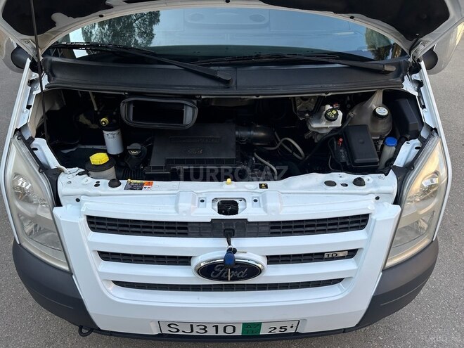 Ford Transit-11