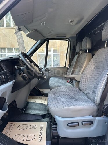 Ford Transit-18