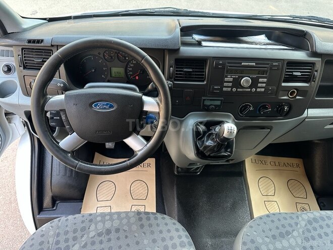 Ford Transit-19