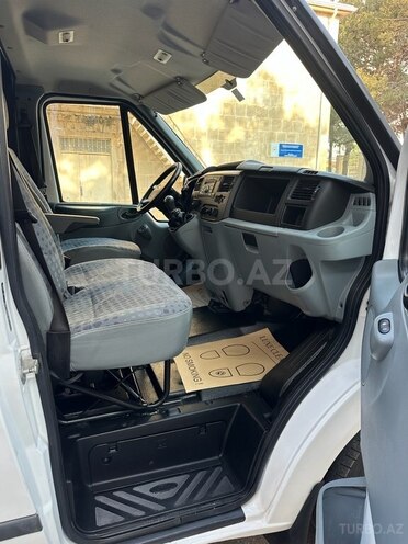 Ford Transit-15