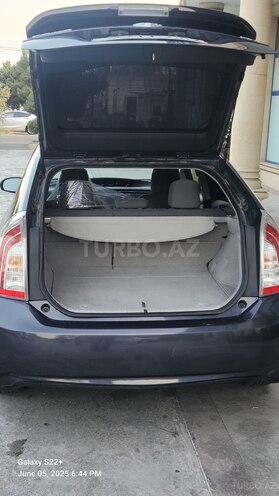 Toyota Prius-5