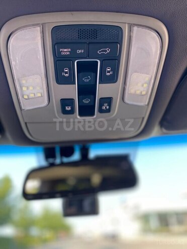 Kia Carnival-12