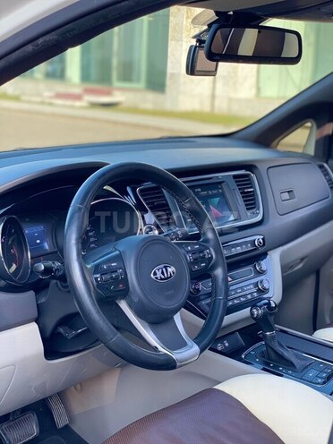 Kia Carnival-8