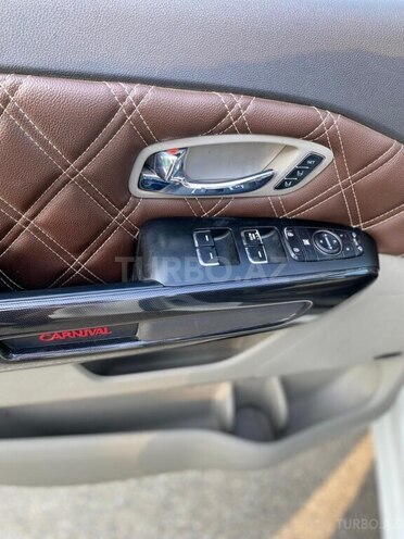 Kia Carnival-11