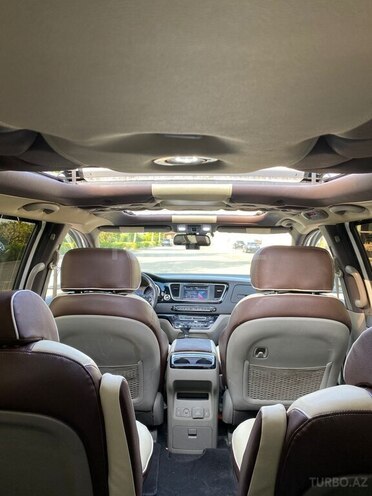 Kia Carnival-9