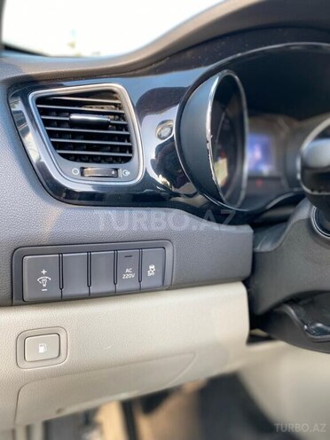 Kia Carnival-10