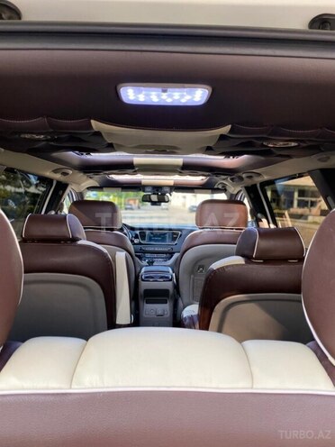 Kia Carnival-16