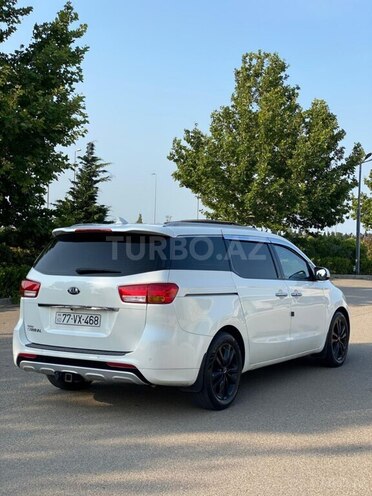 Kia Carnival-5