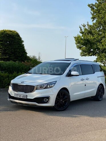 Kia Carnival-2