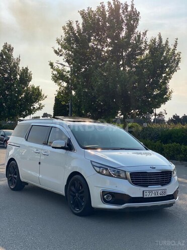 Kia Carnival-1