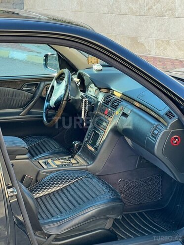 Mercedes E 320 2001, 416,000 km - 3.2 l - Naxçıvan