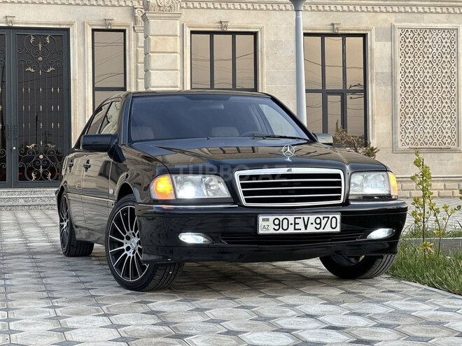 Mercedes C 200 2000, 242,000 km - 2.0 l - Saatlı