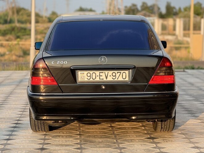 Mercedes C 200 2000, 242,000 km - 2.0 l - Saatlı