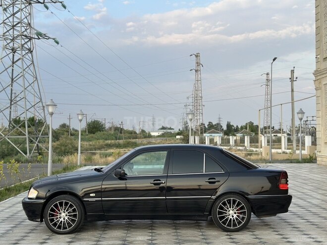 Mercedes C 200 2000, 242,000 km - 2.0 l - Saatlı