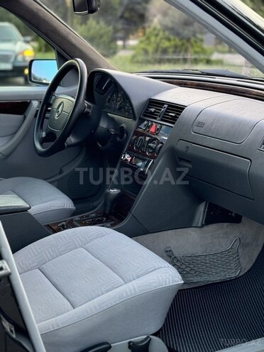 Mercedes C 200 2000, 242,000 km - 2.0 l - Saatlı