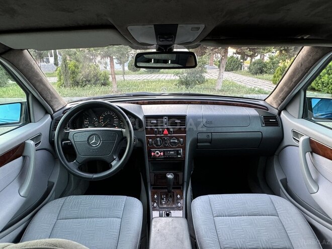 Mercedes C 200 2000, 242,000 km - 2.0 l - Saatlı
