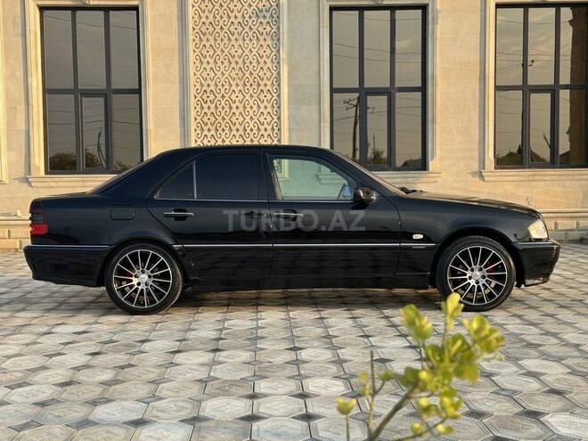Mercedes C 200 2000, 242,000 km - 2.0 l - Saatlı