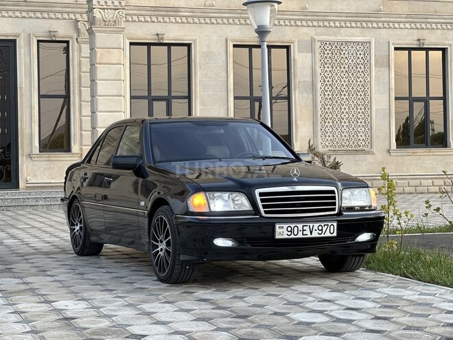 Mercedes C 200 2000, 242,000 km - 2.0 l - Saatlı