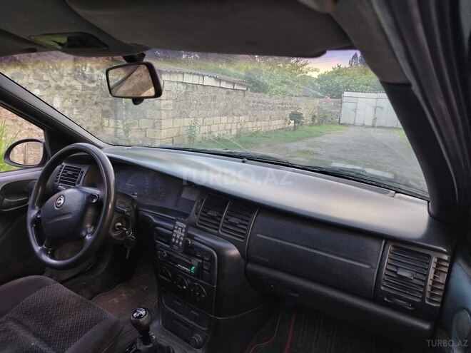 Opel Vectra 1998, 400,000 km - 1.8 l - Qax