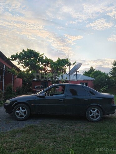 Opel Vectra 1998, 400,000 km - 1.8 l - Qax
