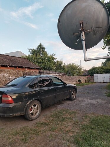 Opel Vectra 1998, 400,000 km - 1.8 l - Qax