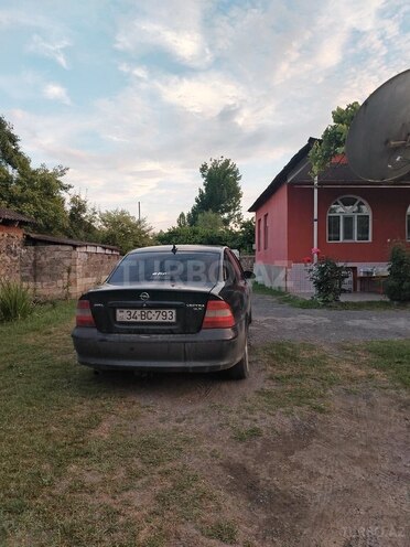 Opel Vectra 1998, 400,000 km - 1.8 l - Qax