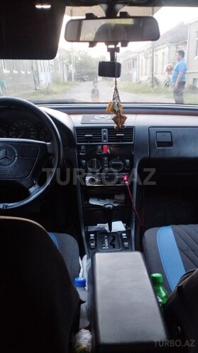 Mercedes C 220 1995, 364,581 km - 2.2 l - Qazax