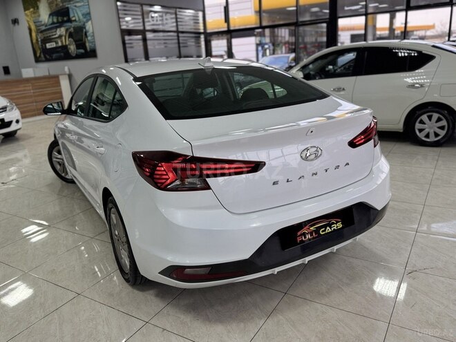 Hyundai Elantra-9