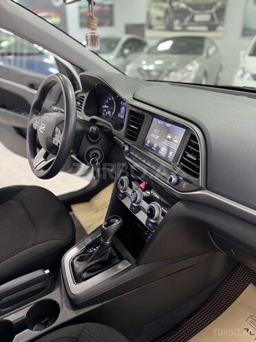 Hyundai Elantra-10