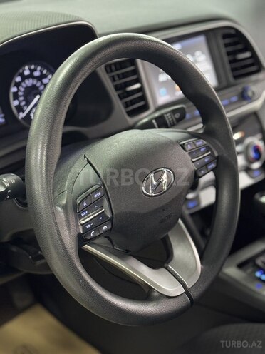 Hyundai Elantra-14