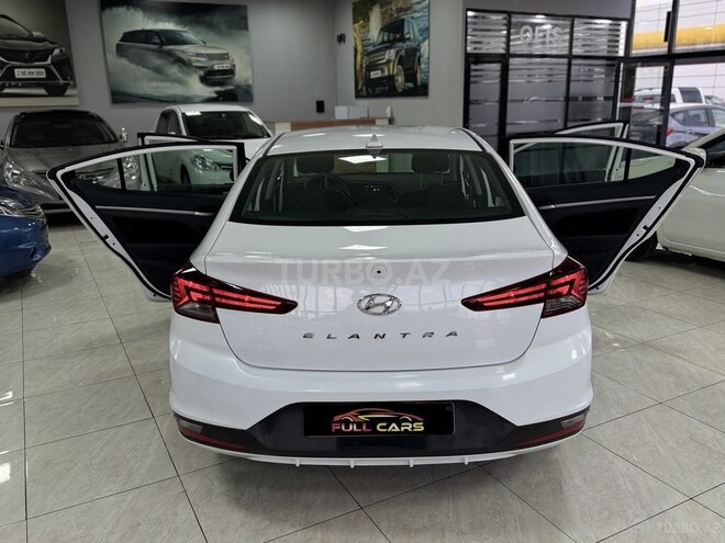 Hyundai Elantra-7