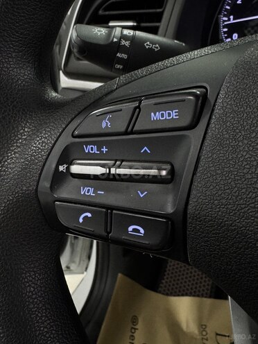 Hyundai Elantra-21
