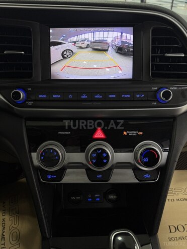 Hyundai Elantra-20