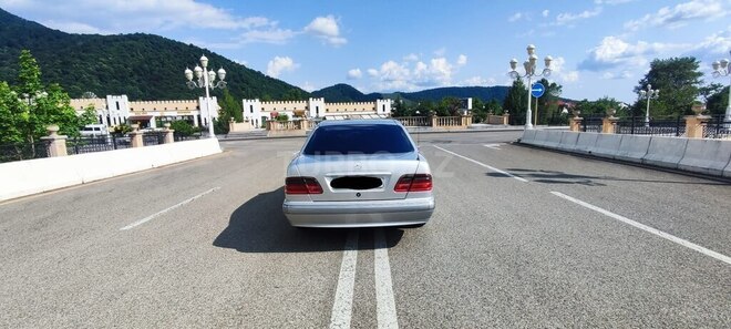 Mercedes E 240 2000, 421,640 km - 2.4 l - Qəbələ