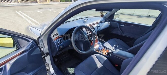 Mercedes E 240 2000, 421,640 km - 2.4 l - Qəbələ