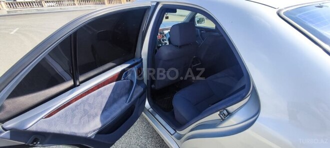 Mercedes E 240 2000, 421,640 km - 2.4 l - Qəbələ
