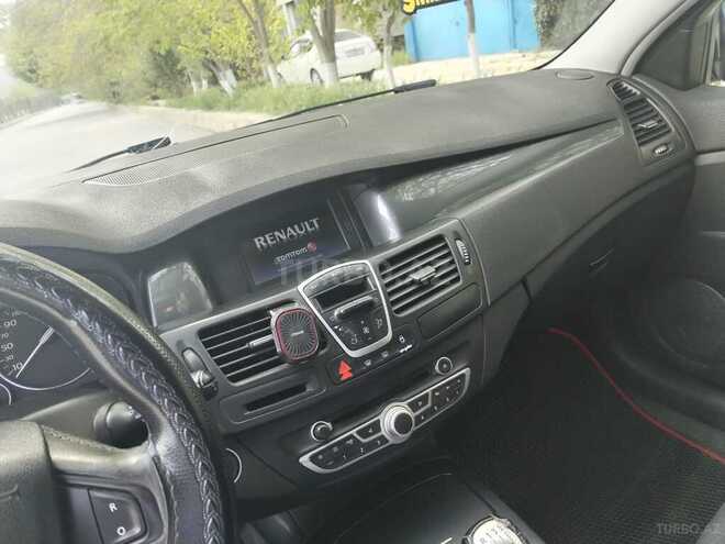Renault Laguna-8