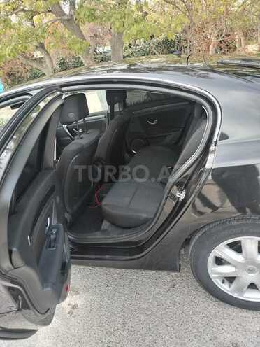 Renault Laguna-11