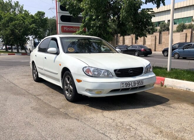 Nissan Maxima-1