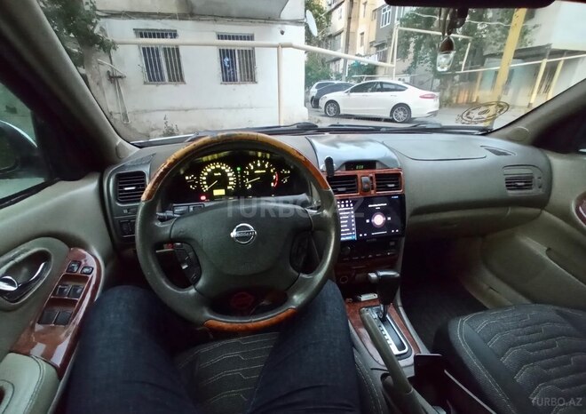 Nissan Maxima-5