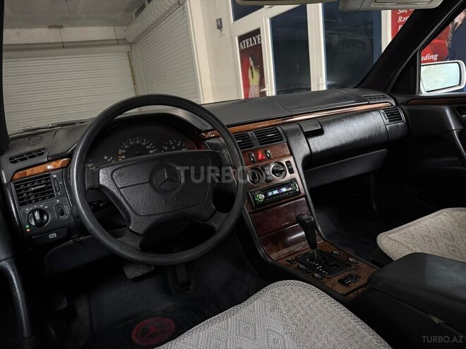 Mercedes E 220 d 1998, 329,000 km - 2.2 l - Bakı